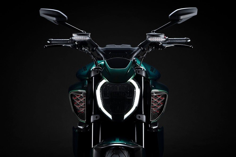 Ducati e Bentley: due serie davvero speciali per la Diavel V4
